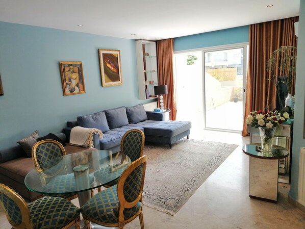 Luxury Apartment | Living area | Flat-screen TV