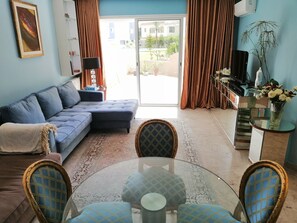 奢华公寓 | 起居区 | 平板电视