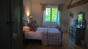 Familiekamer (4) | Luxe beddengoed, individueel gedecoreerd, individueel gemeubileerd