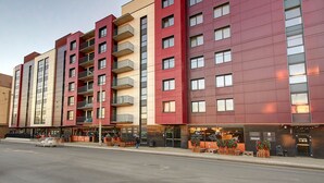 A multi-story hotel with balconies, a ground-level restaurant, and a visible entrance. - Kauno-Algirdo Luxury Vilnius Apartments (Vilnius)