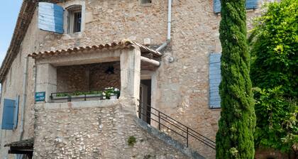 Charmante Wohnung im Stadthaus im Herzen von Eygalieres