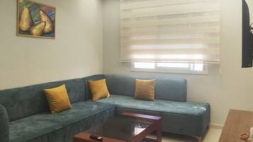 Televisi layar datar 40-inci dengan saluran TV satelit dan TV