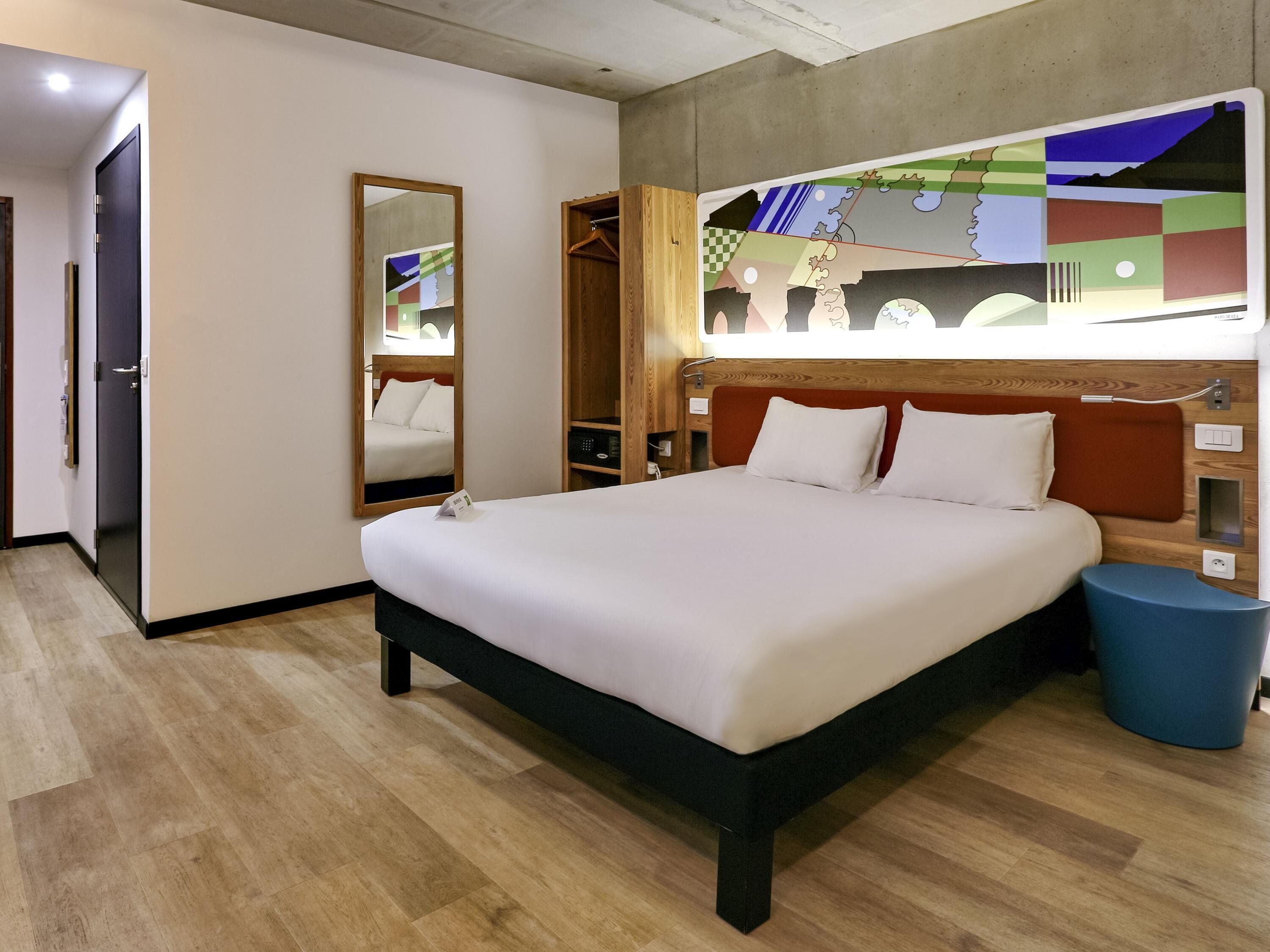 Standard Room, 1 Double Bed | In-room safe, desk, blackout curtains, soundproofing