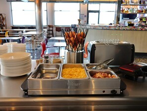 每日供应自助式早餐（每人 EUR 11.90）