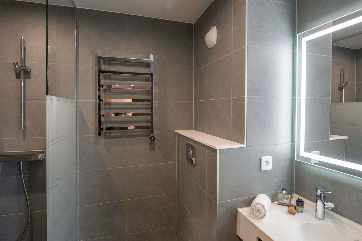 In-room safe, desk, blackout drapes, soundproofing