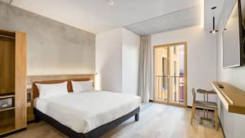 Habitación estándar, 1 cama doble | Caja fuerte, escritorio, cortinas opacas y sistema de insonorización