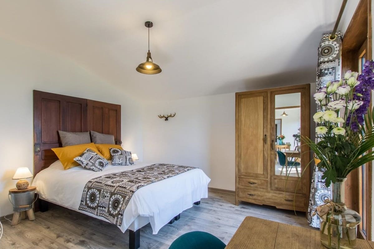 Habitación doble (Emma) | Ropa de cama de alta calidad y escritorio