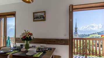 Free daily local cuisine breakfast