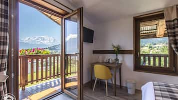 Double Room (Hugo) | Premium bedding, desk, laptop workspace, blackout curtains