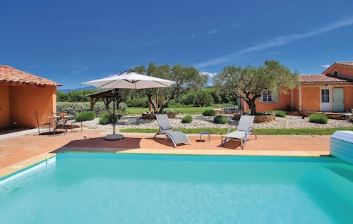 Quiet country cottage with private pool