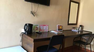 Habitación estándar con 2 camas individuales | Televisión