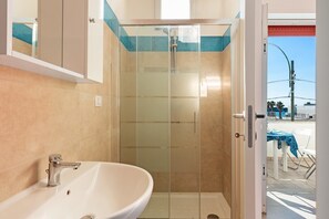 Standaard appartement, 2 slaapkamers (Trilo 7 - 1439) | Badkamer met wastafel