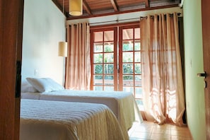 Twin Room | Minibar, free WiFi, bed sheets - Pousada Bangalôs Da Mole - Florianópolis (Florianópolis)