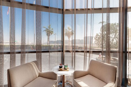 Paramount Hotel Dubai - Image 12