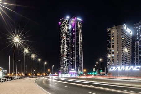Paramount Hotel Dubai - Image 4
