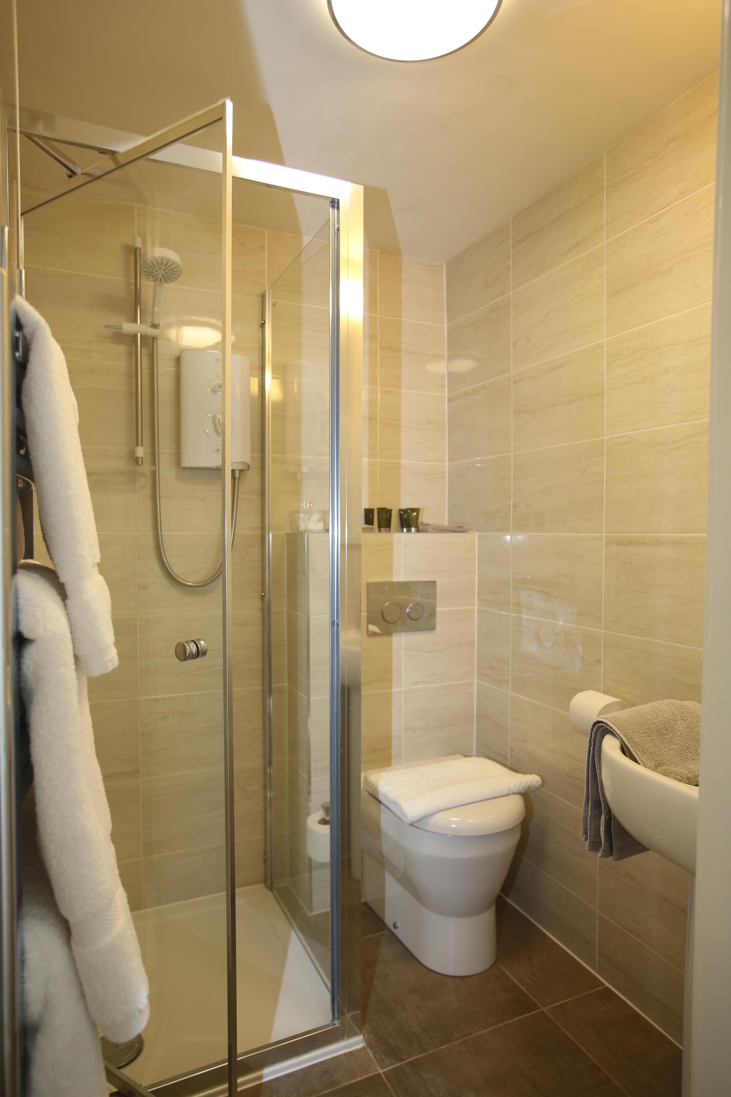 Superior Double Room, Ensuite (Super King Bed) | Bathroom