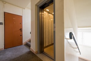 Interior entrance - Jerozolimskie 2-Bedroom Apartment (Warsaw)