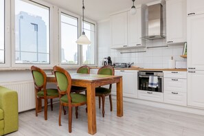 Appartement supérieur | Cuisine privée | Réfrigérateur, un four, surface de cuisson, lave-vaisselle