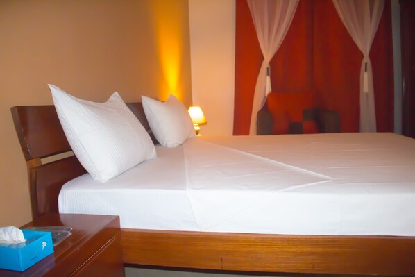 Standard Double Room | Minibar, blackout drapes, soundproofing, free WiFi