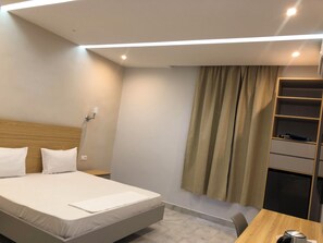 Premium Room | Minibar, blackout drapes, soundproofing, free WiFi