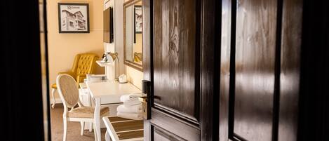 Superior kamer, 1 twee- of 2 eenpersoonsbedden | Hypoallergeen beddengoed, bedden met traagschuimmatrassen, een minibar