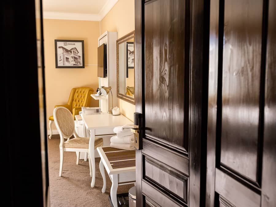 Hypo-allergenic bedding, memory-foam beds, minibar, in-room safe