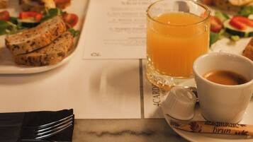 Sarapan Eropah setiap hari (RON 50 seorang)