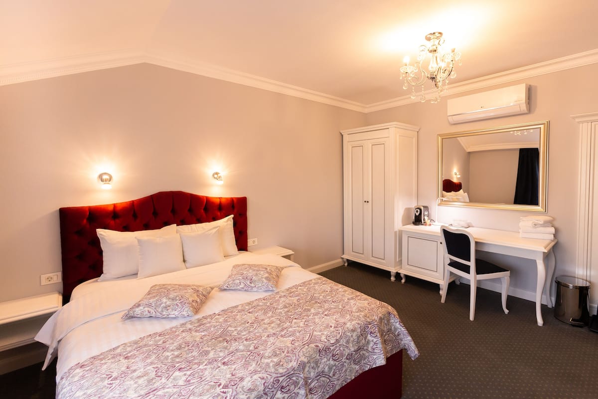 Standard Double or Twin Room | Hypo-allergenic bedding, memory foam beds, minibar, in-room safe