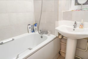 Habitación Deluxe doble (Room 2) | Baño | Ducha y toallas