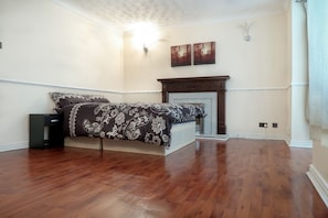 Deluxe Double Room | Free WiFi, bed sheets