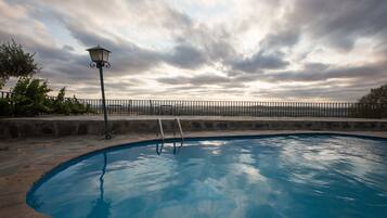 Alberca al aire libre por temporada