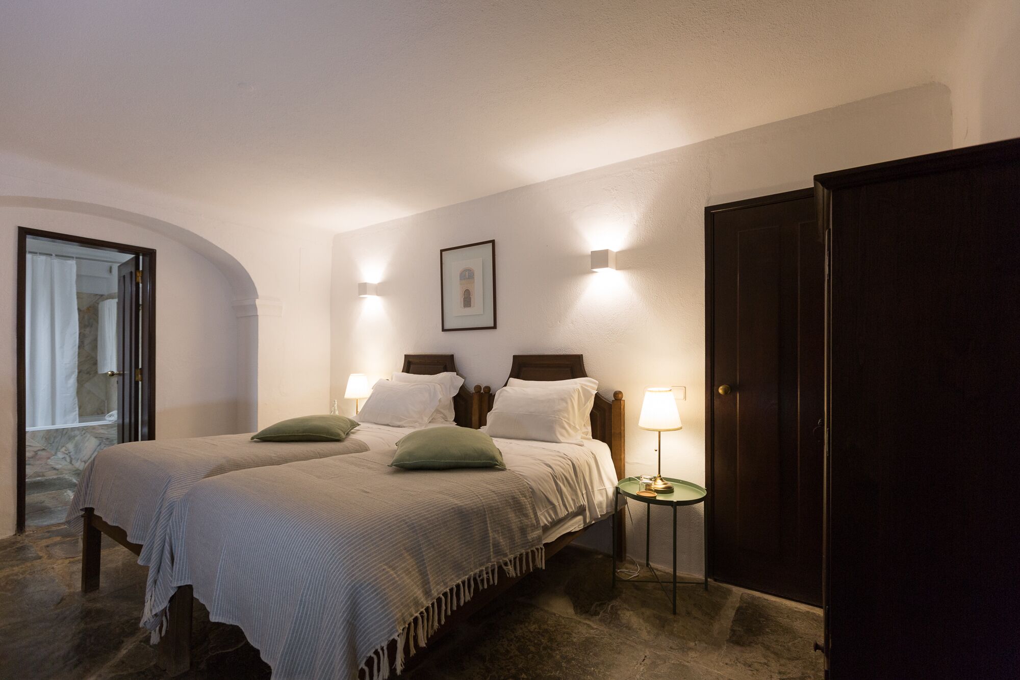 twin confort room | soundproofing, free wifi, bed sheets