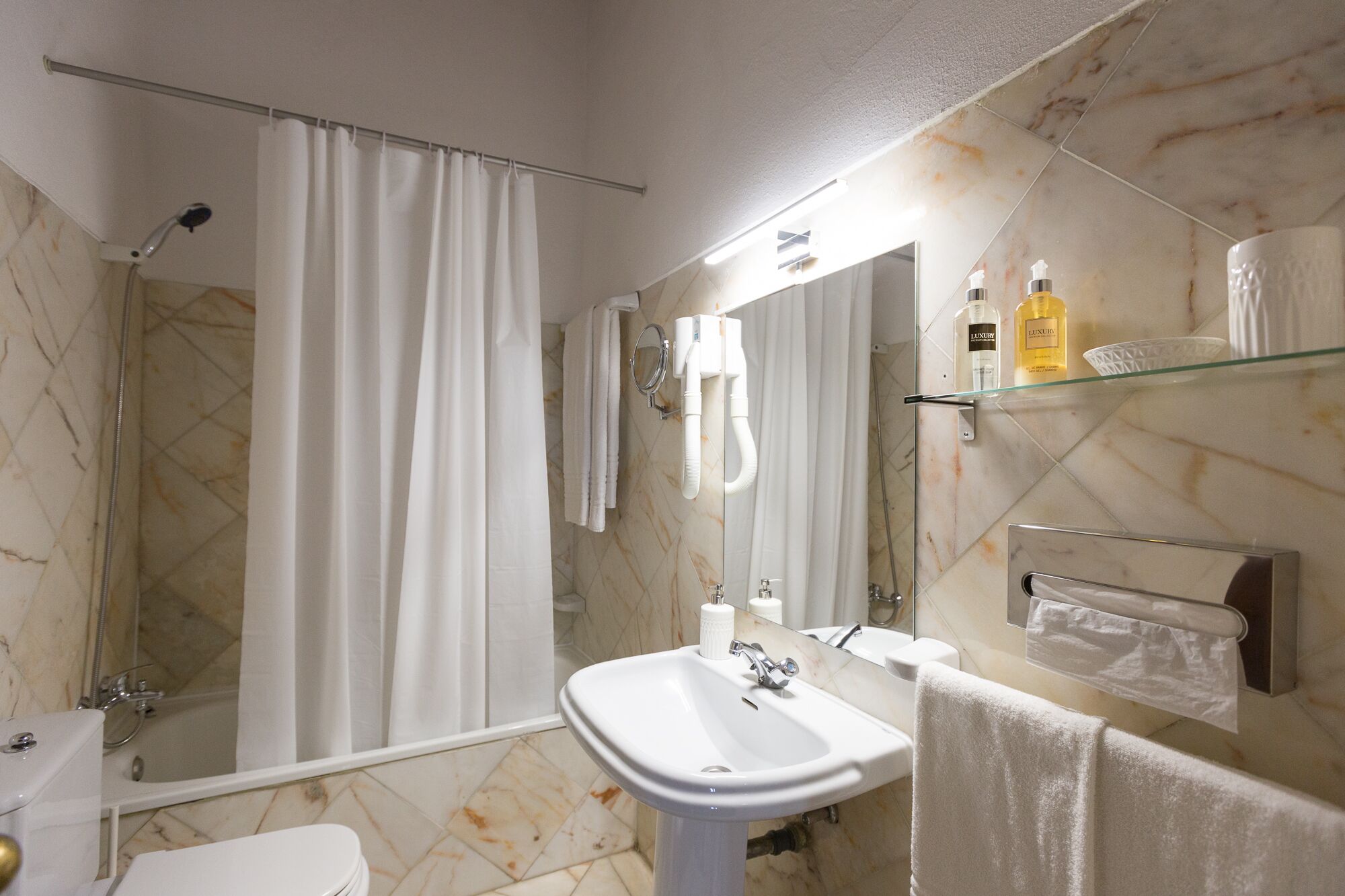 classic room | bathroom | free toiletries, hair dryer, towels, soap