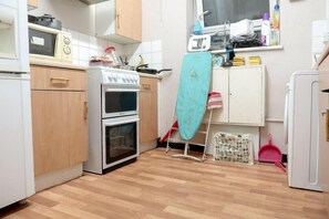 Deluxe Guest Room 4 | Shared kitchen