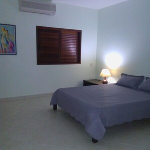 5 quartos, ferros/tábuas de passar roupa, Wi-Fi, roupa de cama