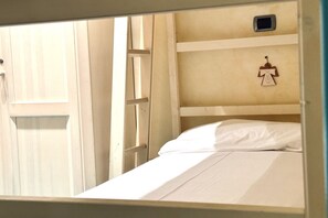 1 bedroom, bed sheets - N214 - Numana, delightful two-room apartment in the historic center (Numana)