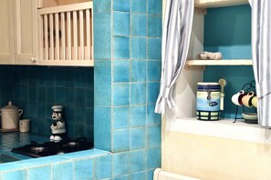 Fridge, oven - N214 - Numana, delightful two-room apartment in the historic center (Numana)