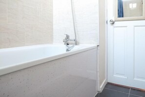 Deluxe Double Room | Bathroom