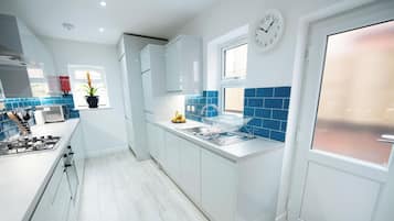 Luxury House, Ensuite (Up to 8 Guests) | Shared kitchen