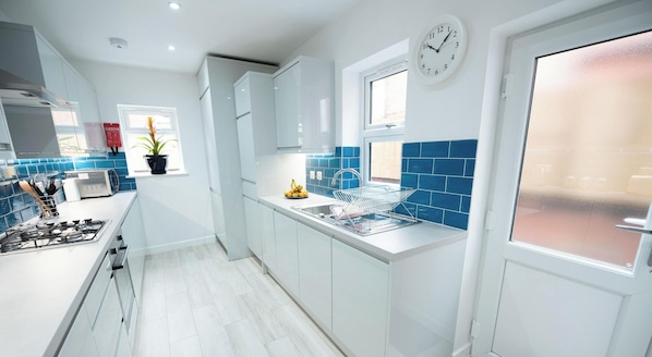 Luxury House, Ensuite (Up to 8 Guests) | Shared kitchen - Franklin Lodge (Reading)