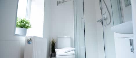 Luxury House, Ensuite (Up to 8 Guests) | Bathroom