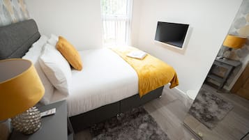 Nhà Cao cấp, có phòng tắm riêng (Up to 8 Guests) | 4 phòng ngủ