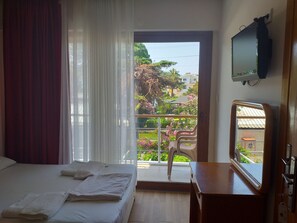 Free WiFi, bed sheets