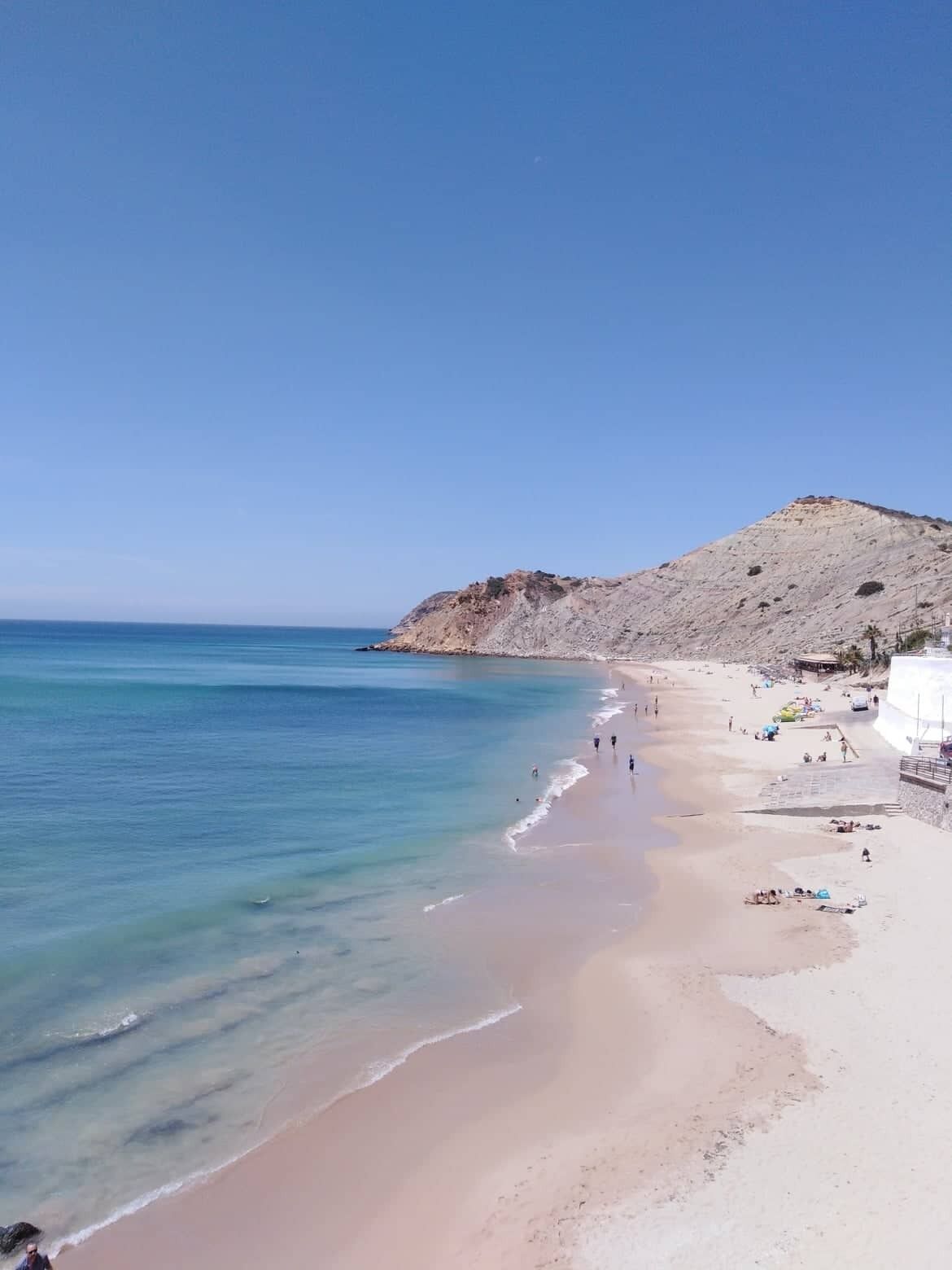 بالقرب من الشاطئ