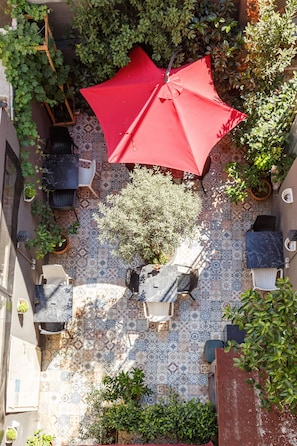 Courtyard - Miro Mansion (Istanbul)