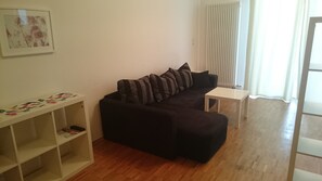 Apartment (F1) | Living room | LCD TV - Ferienapartments Bergheim36 (Heidelberg)
