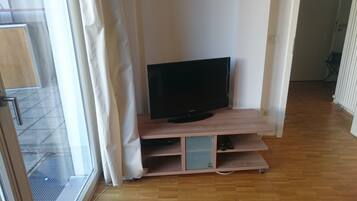 Apartment (F1) | Television