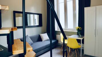 Laptop workspace, blackout curtains, iron/ironing board, free WiFi