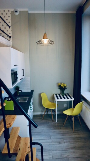 Fridge, microwave, stovetop, espresso maker - GOLDA apartments (Lodz)