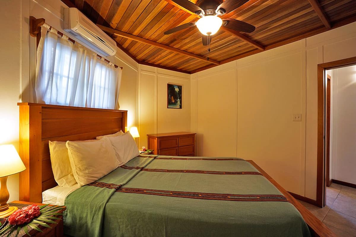 Garden Cabana One Bedroom C4 | In-room safe, laptop workspace, blackout drapes, WiFi (free)